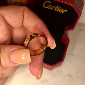 Celebrity-Style Love Ring Leve